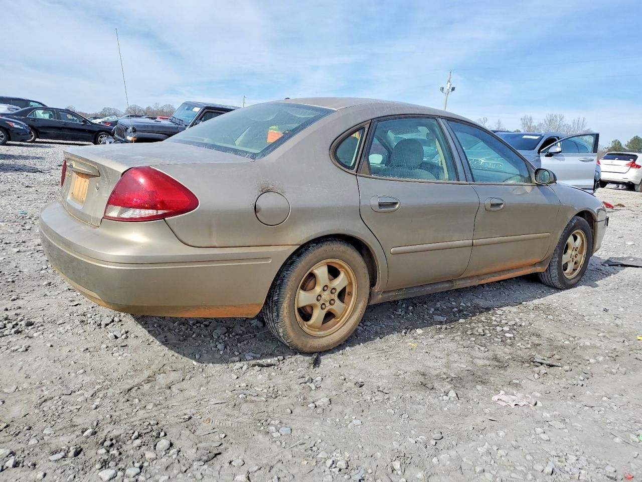 2004 Ford Taurus se