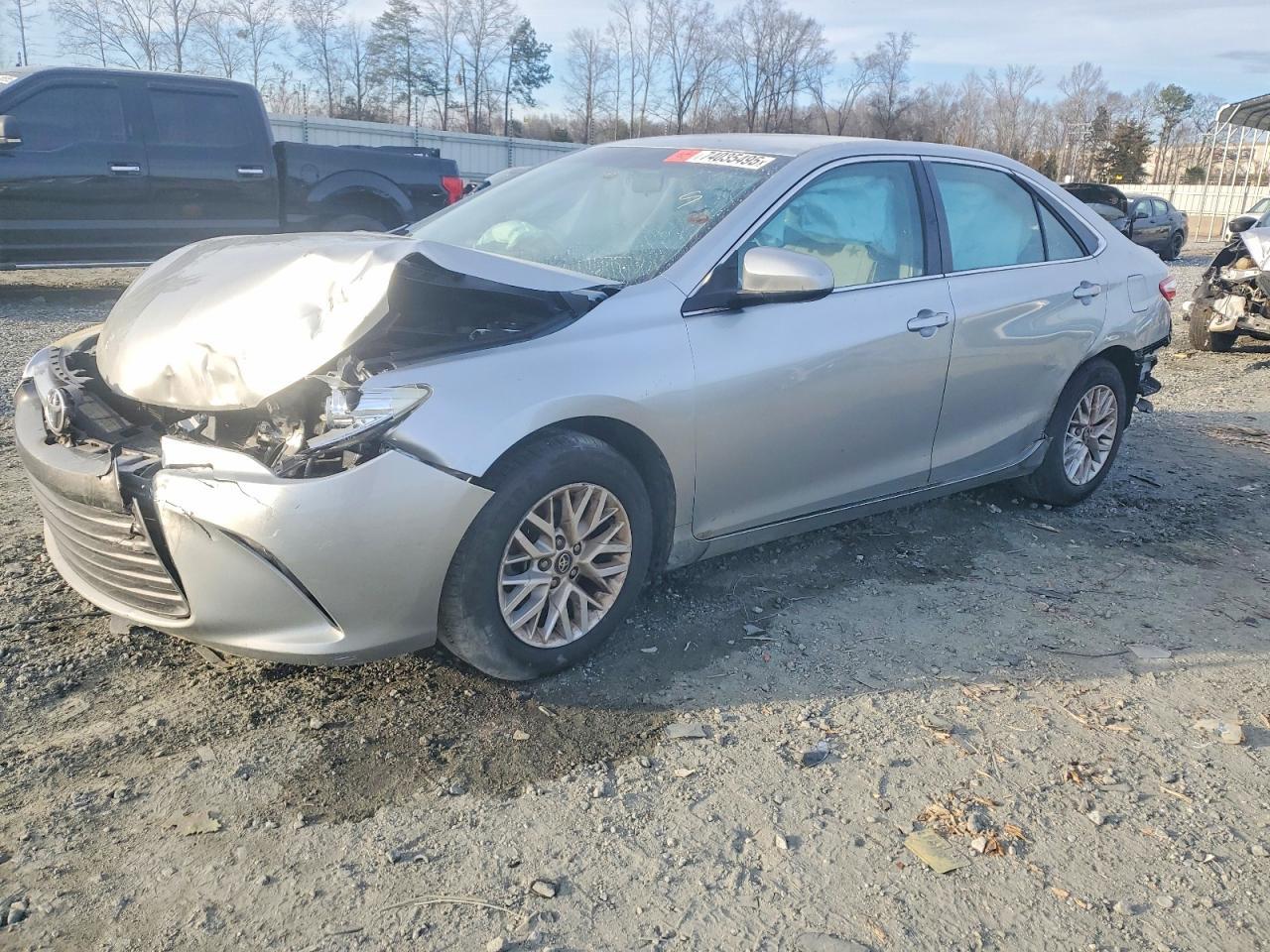 2016 Toyota Camry le