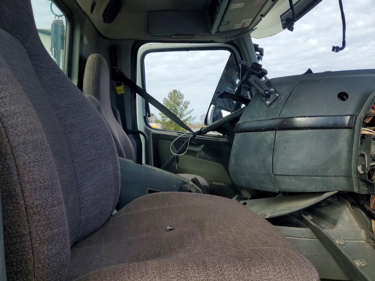 2021 Volvo VNR Semi Truck