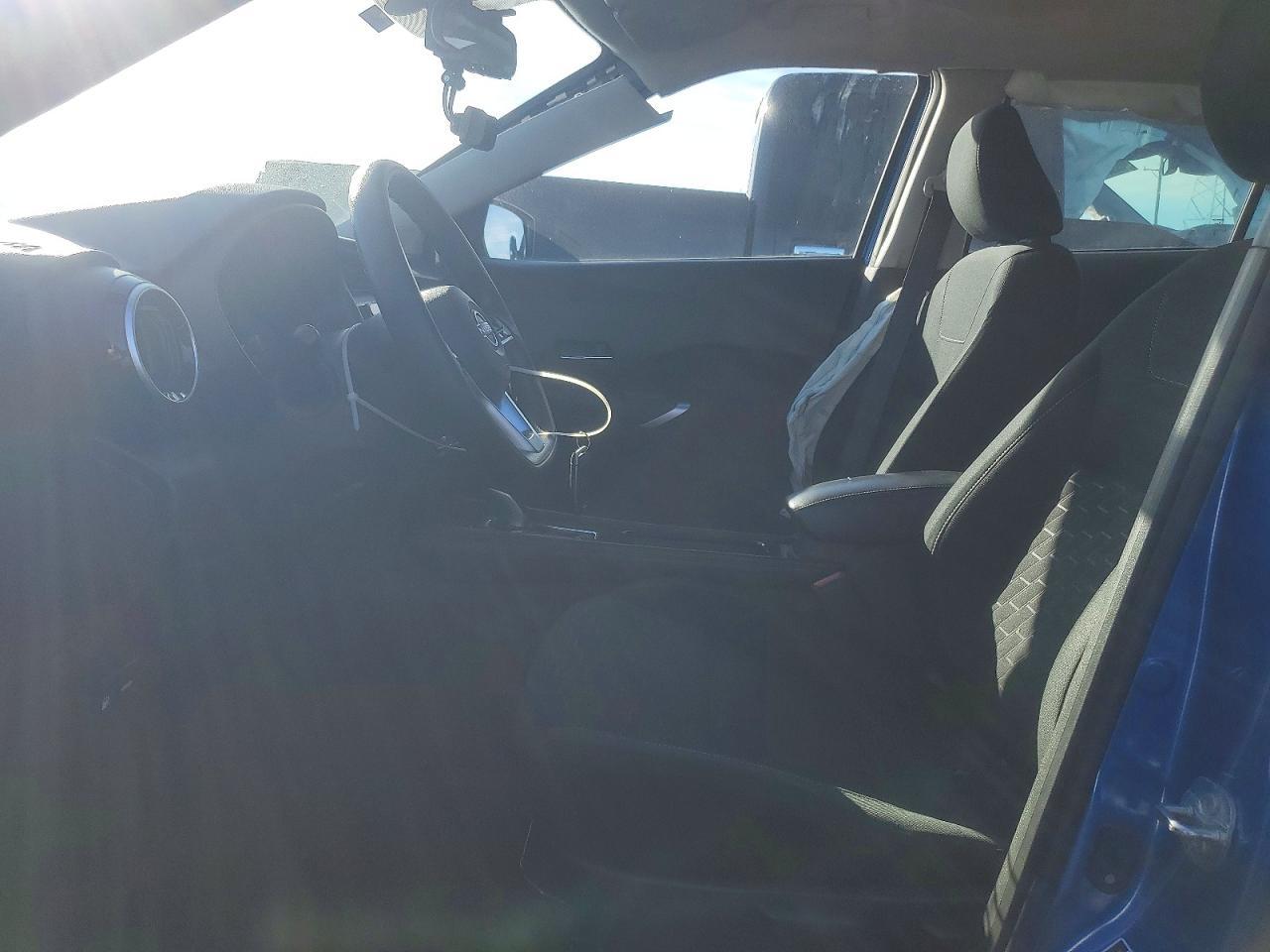2024 Nissan Kicks sv