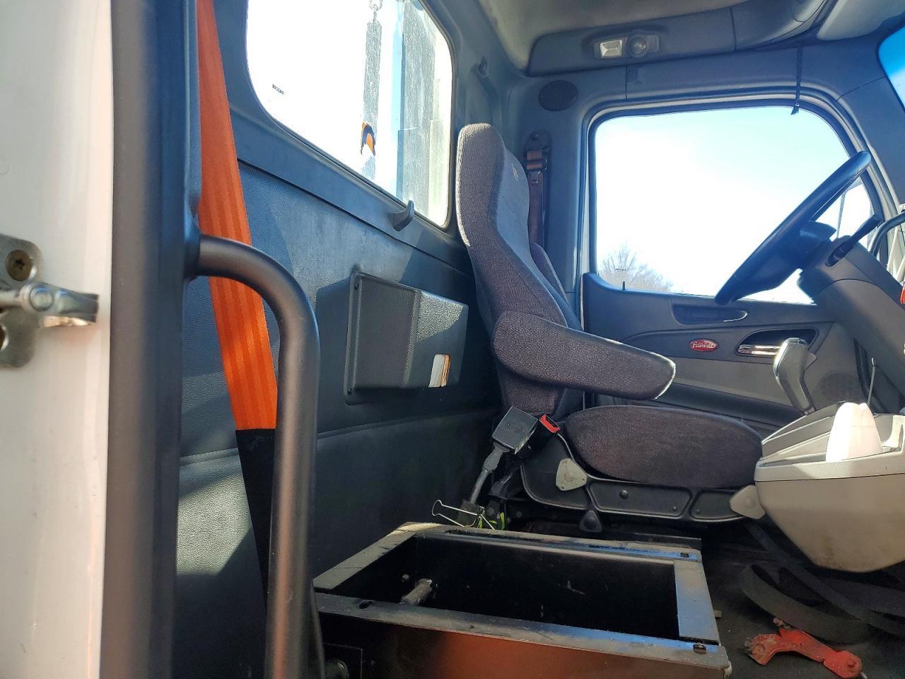 2017 Peterbilt 579 Semi Truck