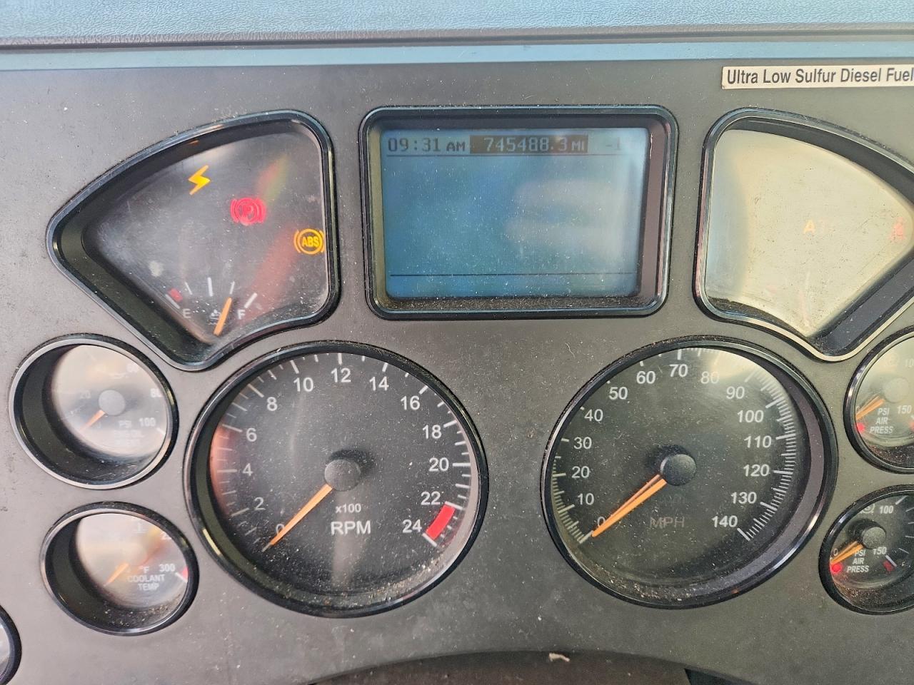 2013 Mack CXU612 Semi Truck