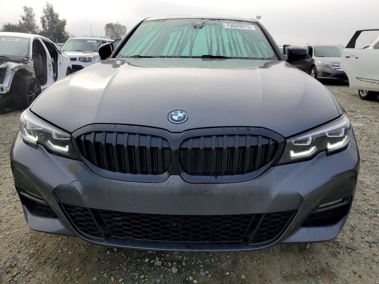2022 BMW 330xe