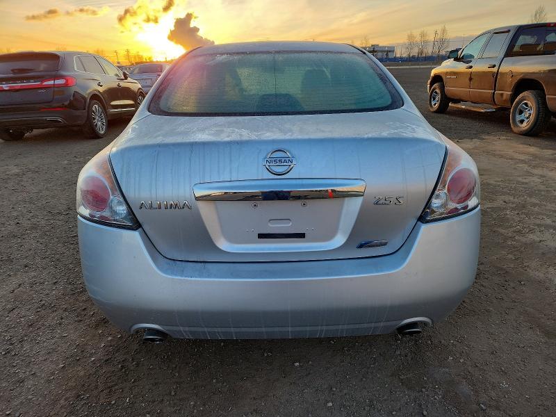 2010 Niss Altima Base