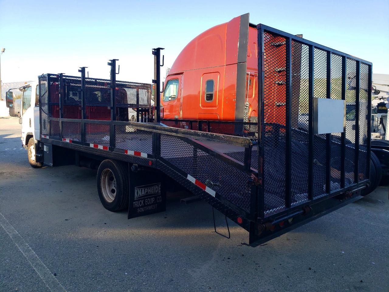 2009 Isuzu NPR Crew Cab Flatbed Truck
