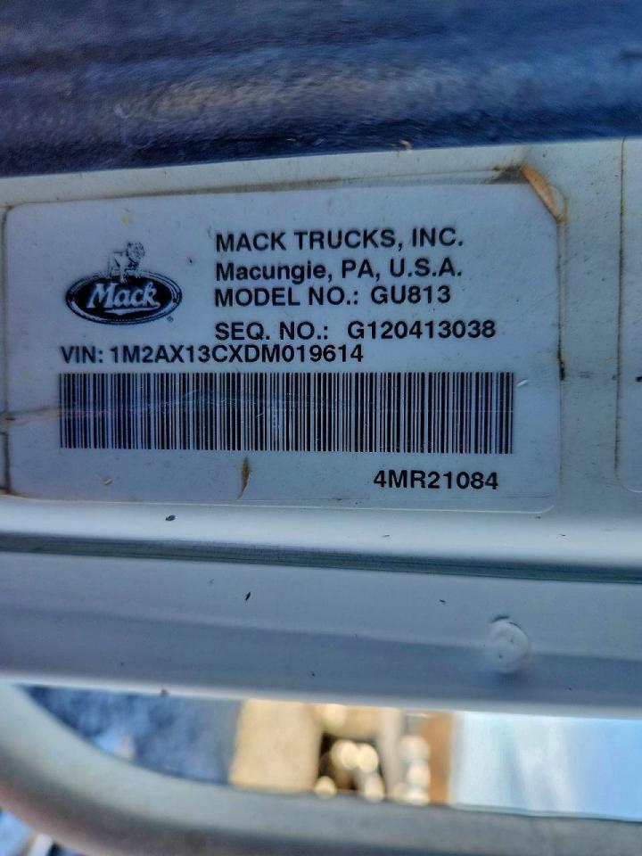 2013 Mack GU813 Refuse Truck