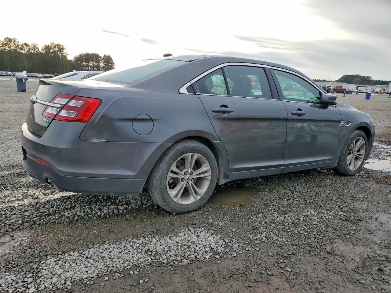 2016 Ford Taurus sel