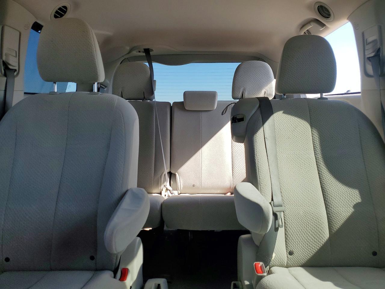 2013 Toyota Sienna le