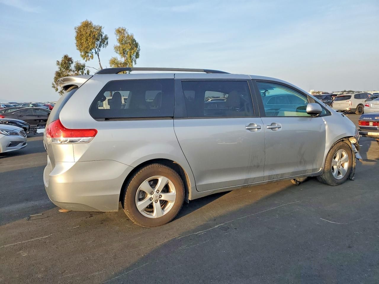 2014 Toyota Sienna le 8-passenger