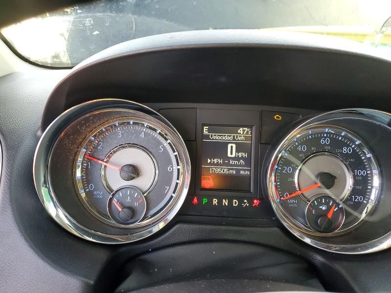 2014 Chrysler Town & Country Touring l