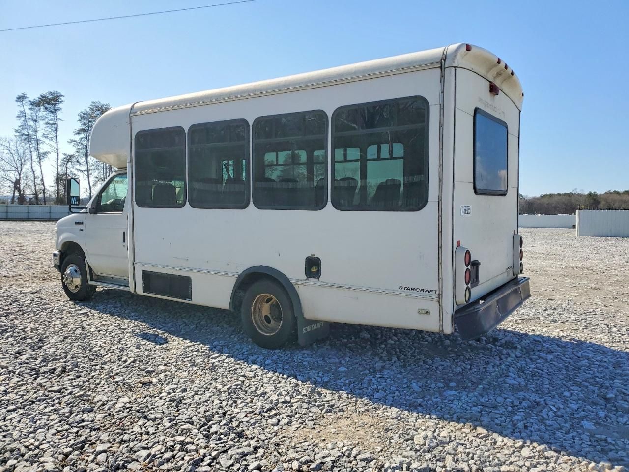 2011 Ford Econoline E350 Super Duty Cutaway Van