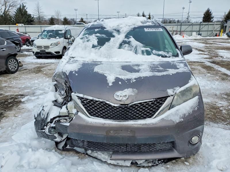 2013 Toyota Sienna Sport