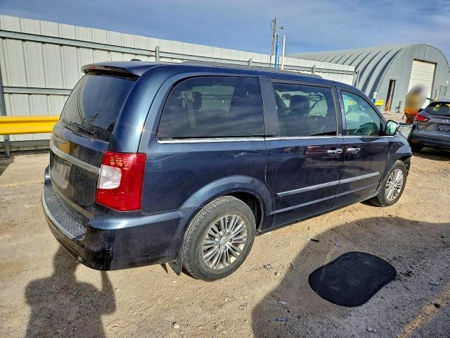 2013 Chrysler Town & Country Touring l