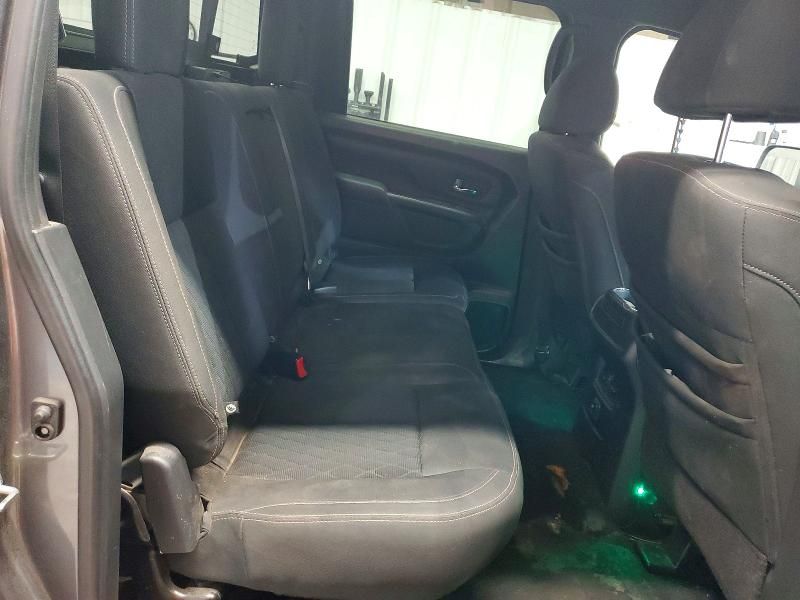 2018 Nissan Titan sv