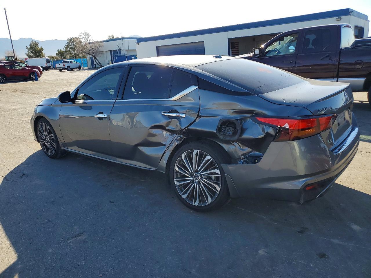 2023 Niss Altima 2.5 sl