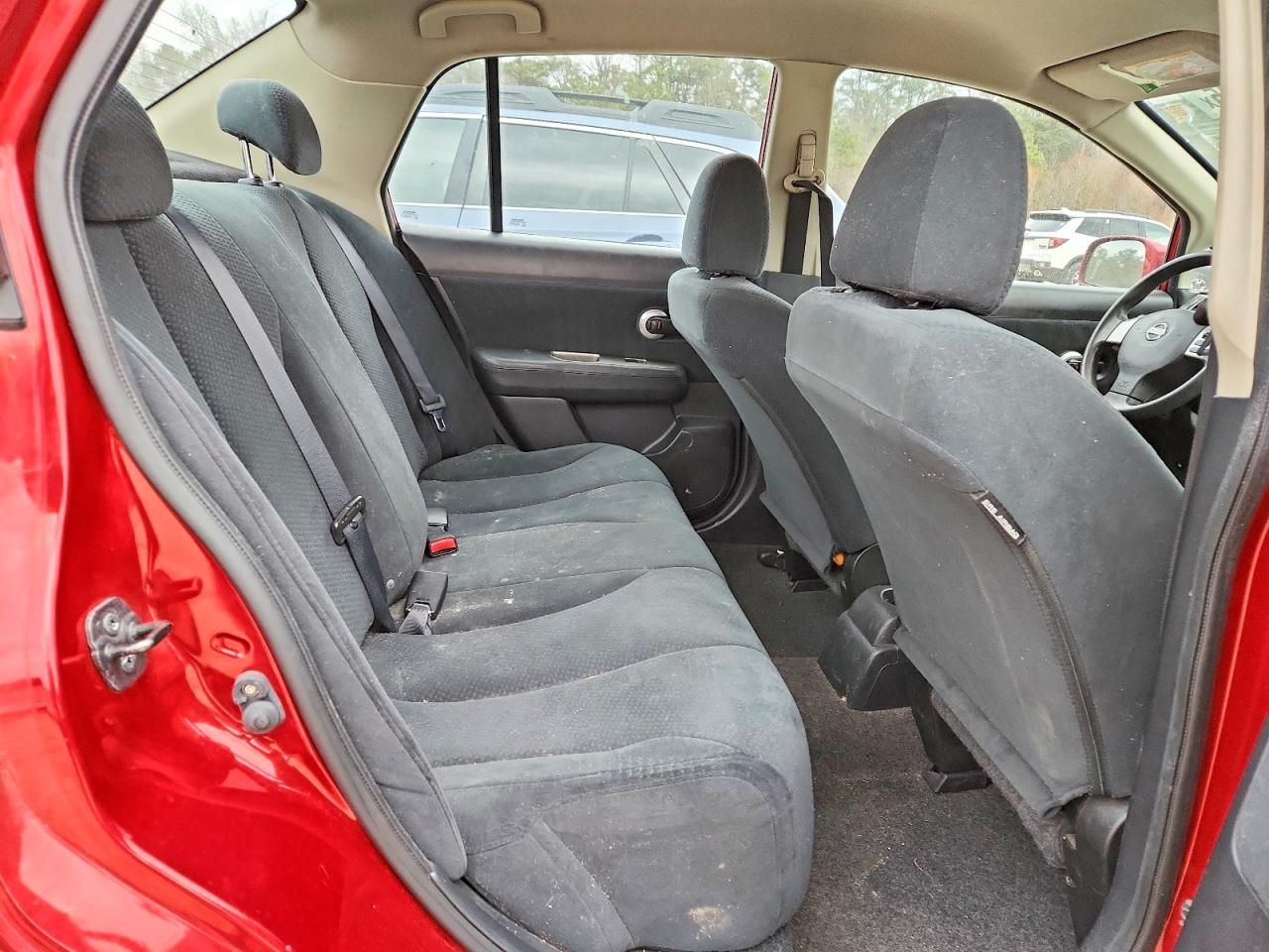 2010 Nissan Versa s