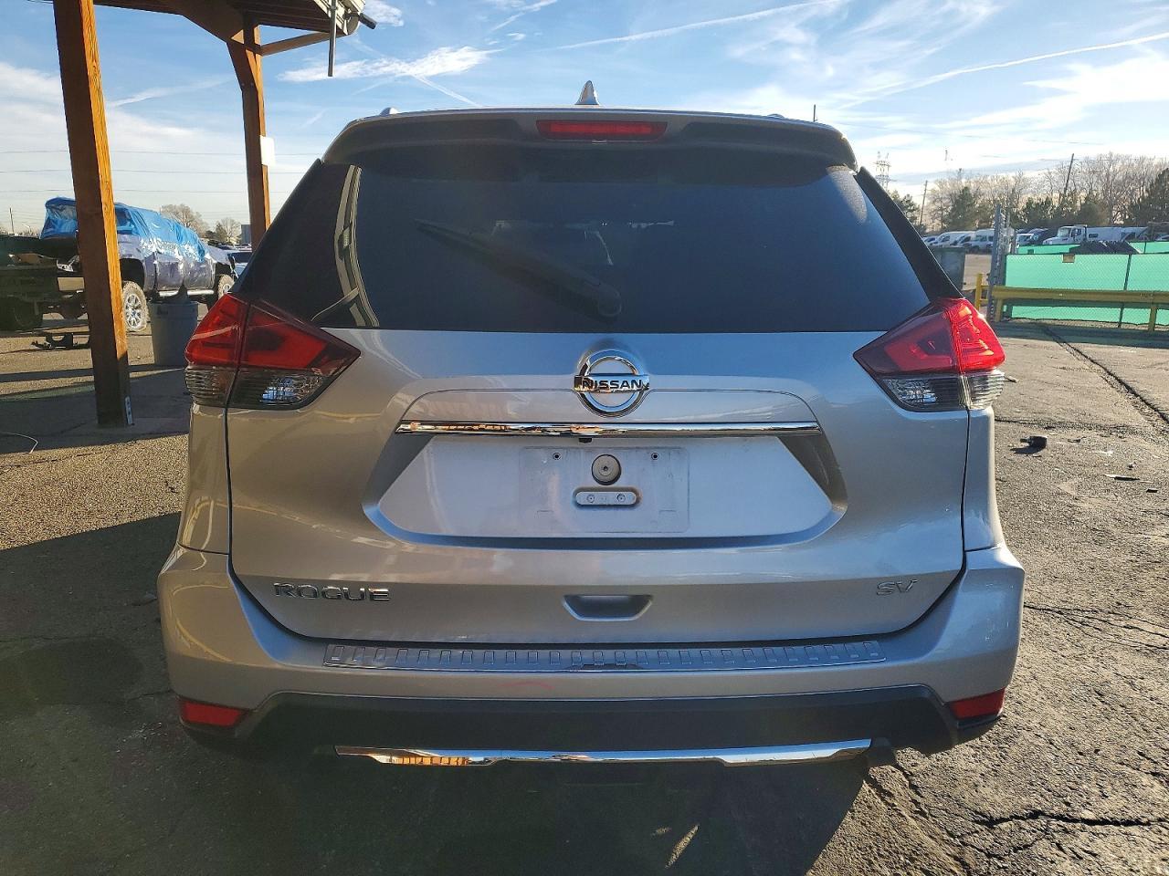 2017 Nissan Rogue sv