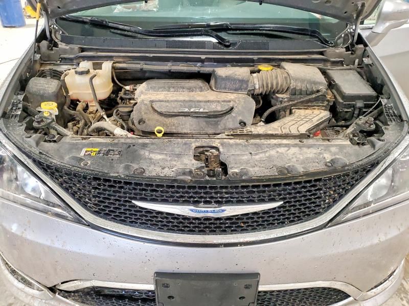 2017 Chrysler Pacifica Touring l