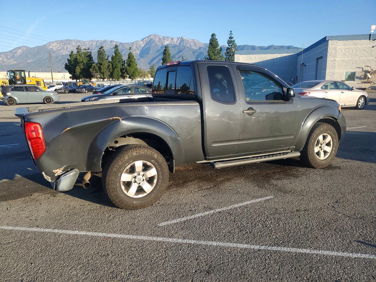 2013 Nissan Frontier sv
