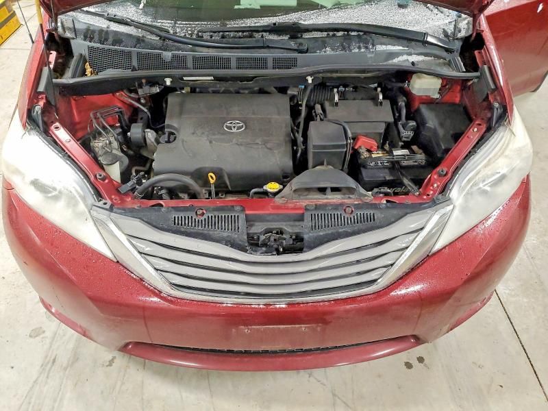 2012 Toyota Sienna xle
