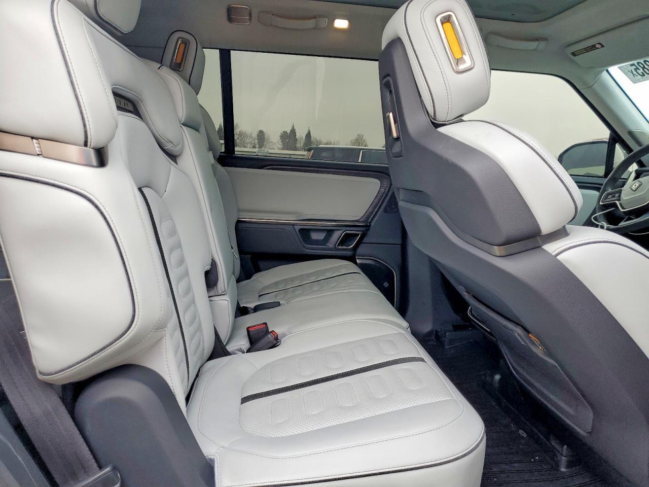2023 Rivian R1S Adventure