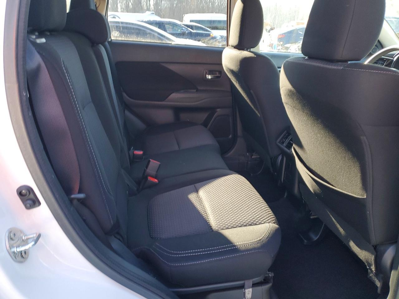 2019 Mitsubishi Outlander es