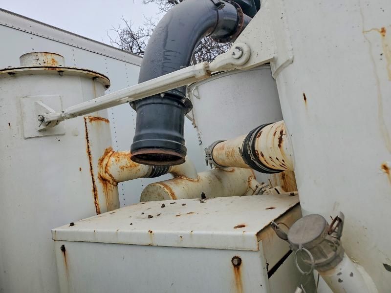 1999 International 2674 Vacuum Truck