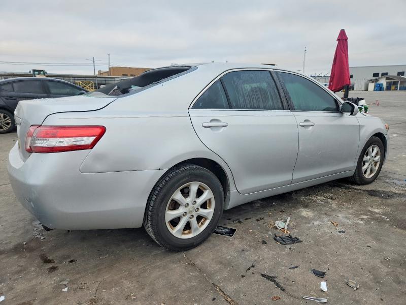 2011 Toyota Camry le
