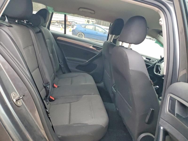 2017 Volkswagen Golf Sportwagen s