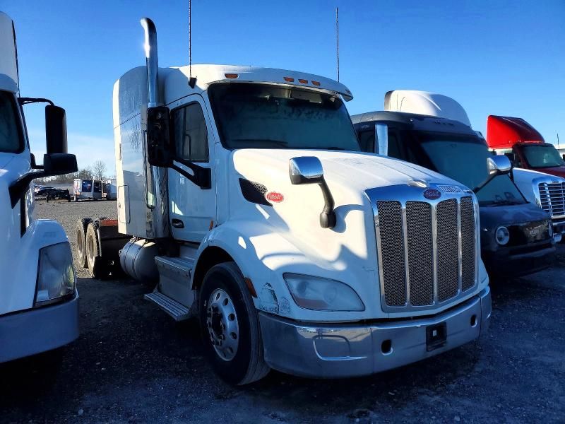 2017 Peterbilt Tractor 2017 Peterbilt 579 Semi Truck