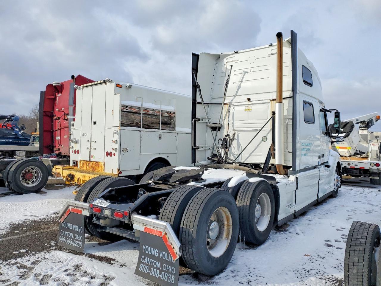2017 Volvo VNL Semi Truck