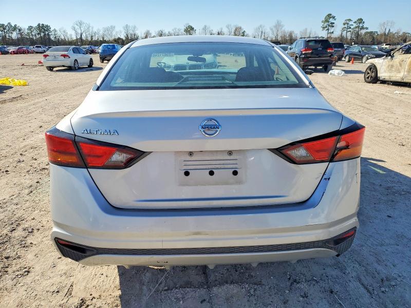 2021 Niss Altima 2.5 s