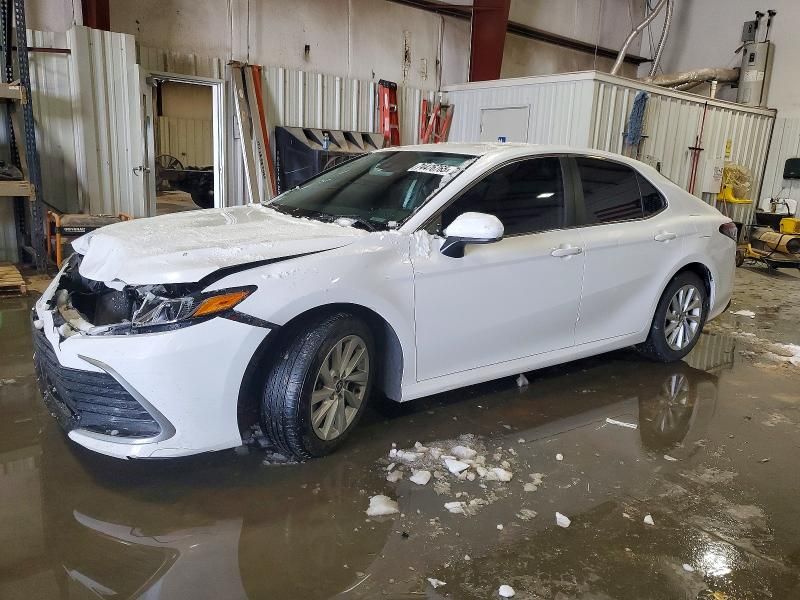 2021 Toyota Camry le