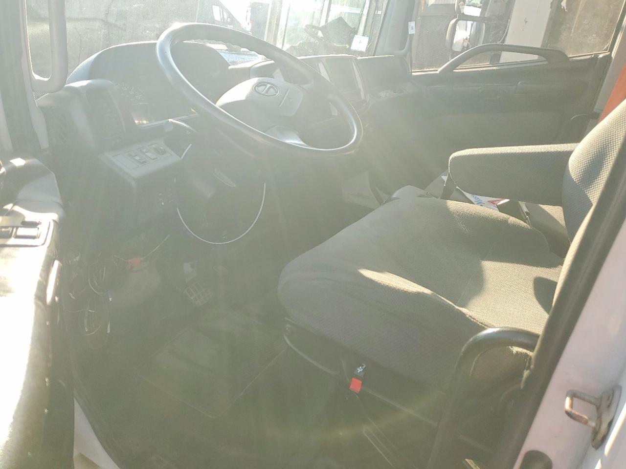 2017 Hino 258/268 BOX Truck