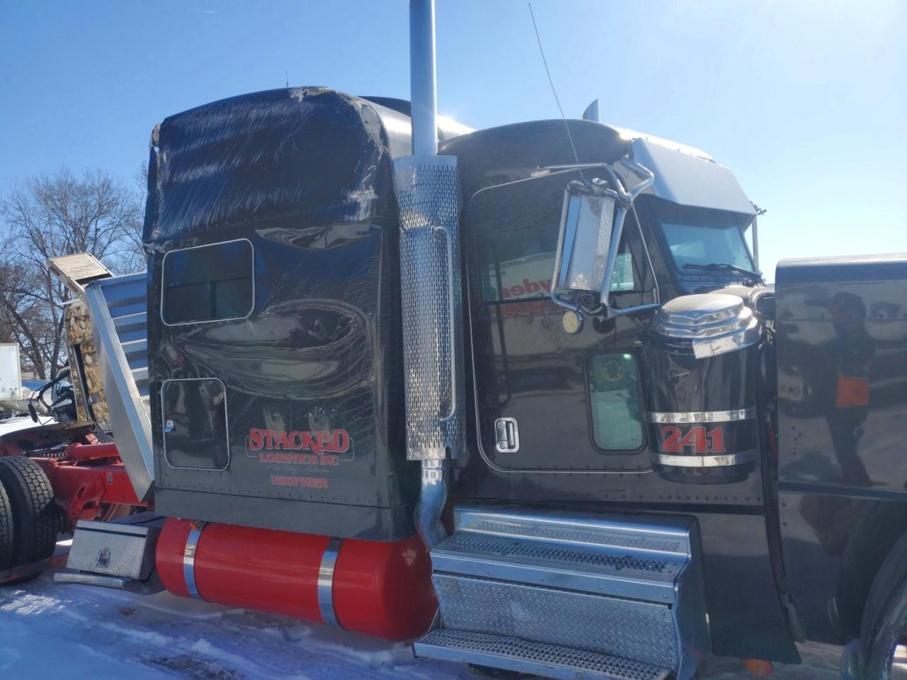 2023 Peterbilt 389