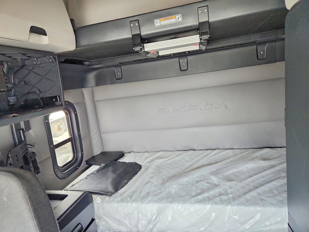 2019 Freightliner Cascadia 126 Semi Truck