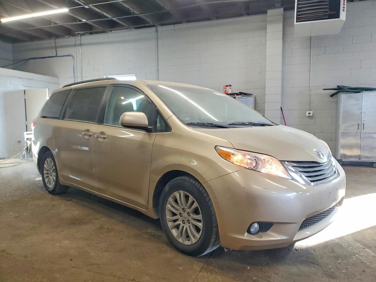 2011 Toyota Sienna xle