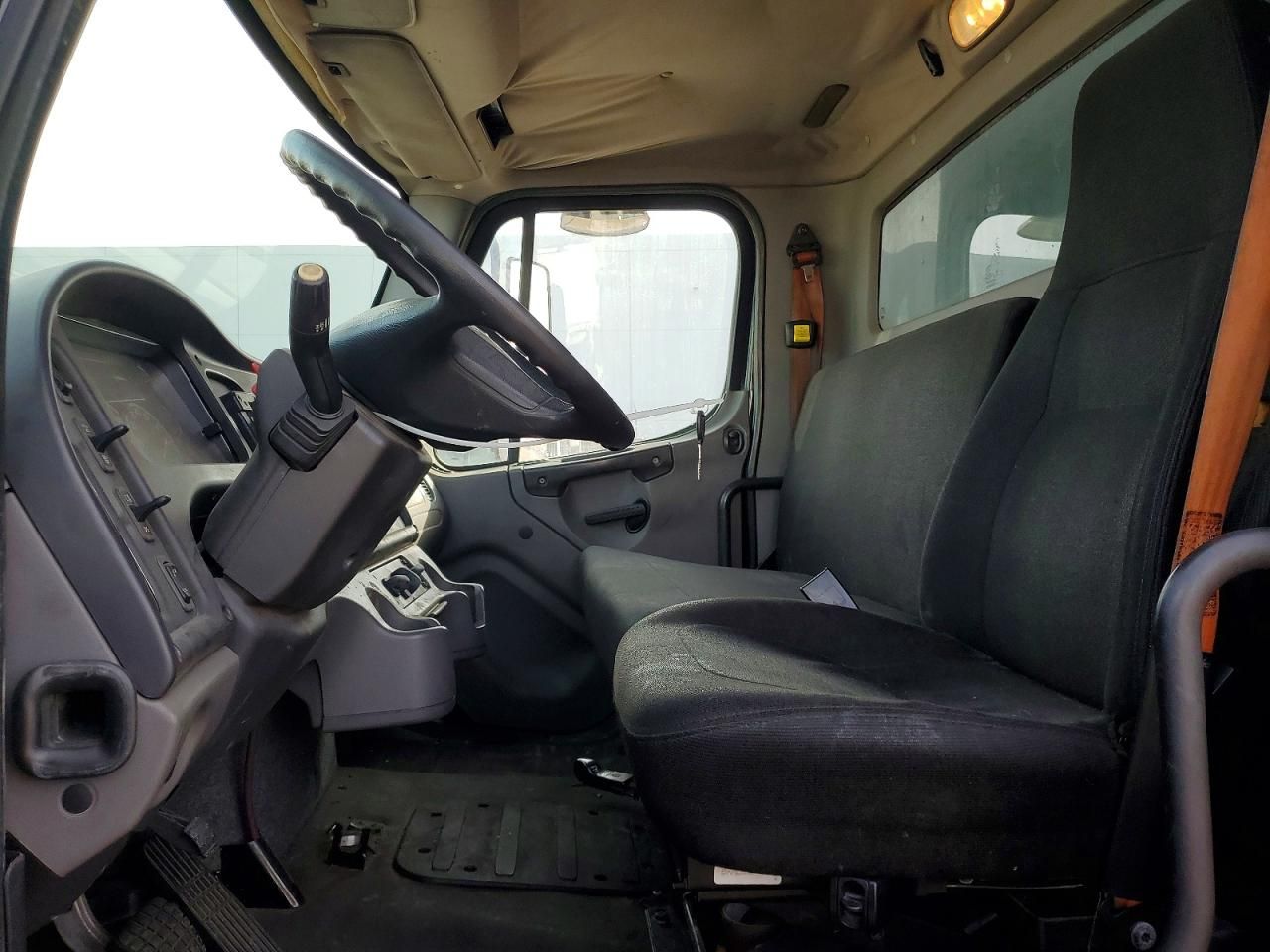 2013 Freigliner 2013 Freightliner Business Class M2 BOX Truck