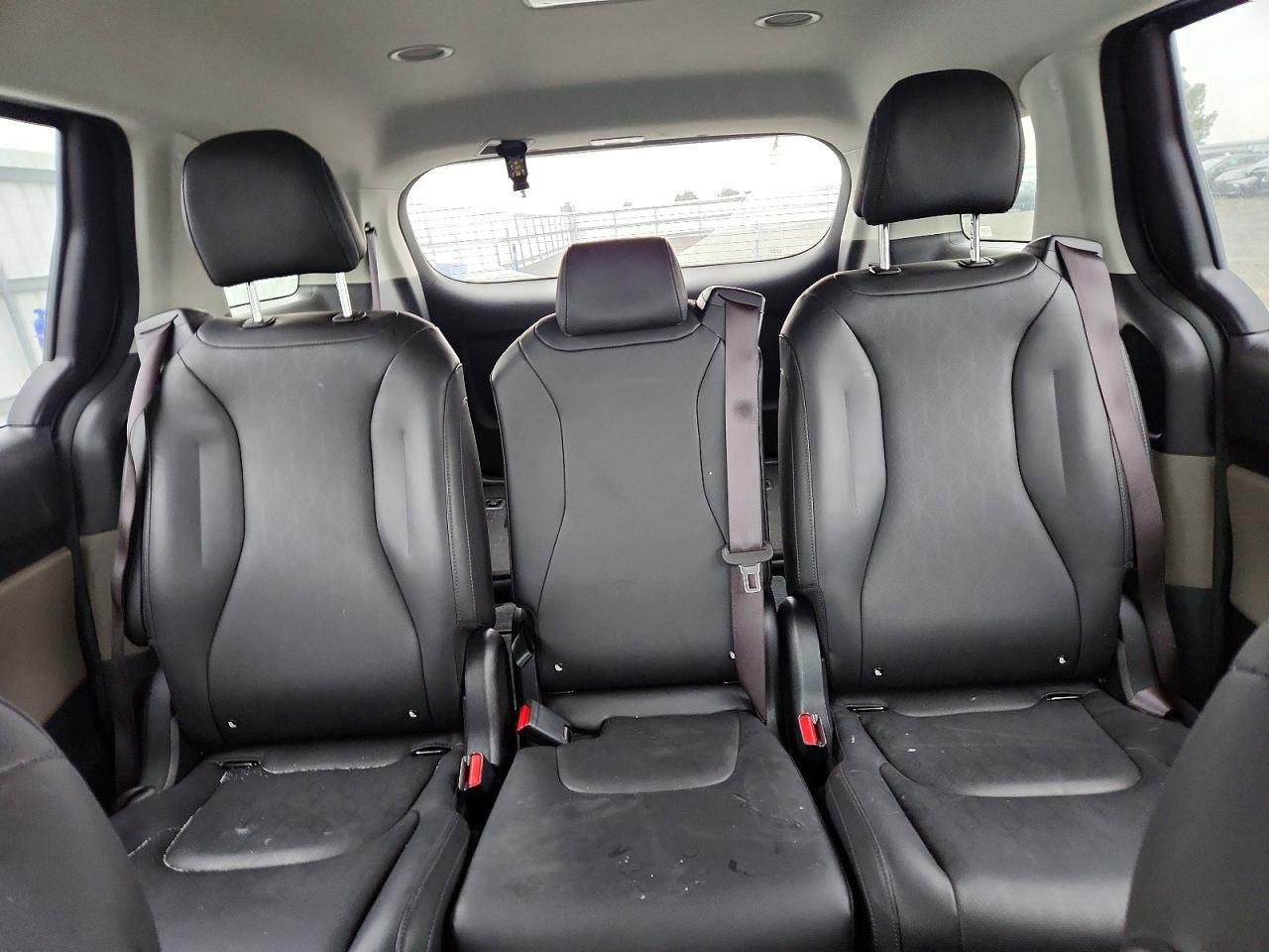 2025 KIA Carnival lx