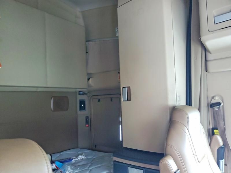 2022 Kenworth T680 Semi Truck