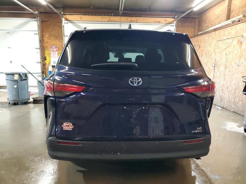 2022 Toyota Sienna le