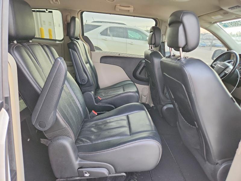 2011 Chrysler Town & Country Touring l