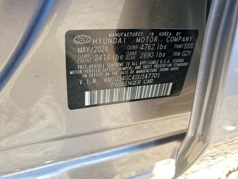 2025 Genesis G70 Base