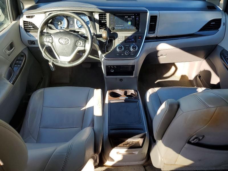 2015 Toyota Sienna xle