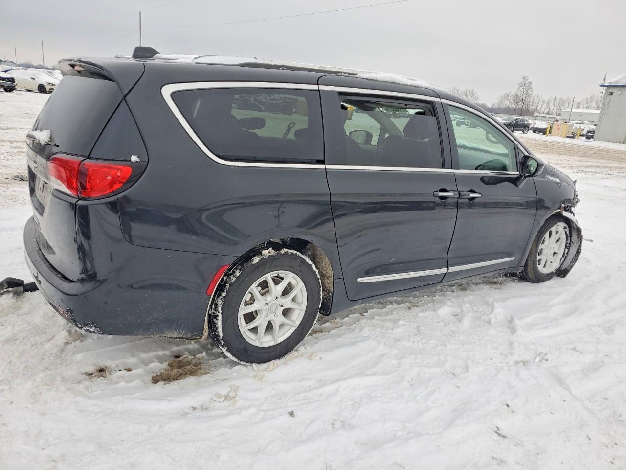 2020 Chrysler Pacifica Touring l