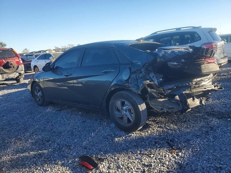 2025 Hyundai Elantra se