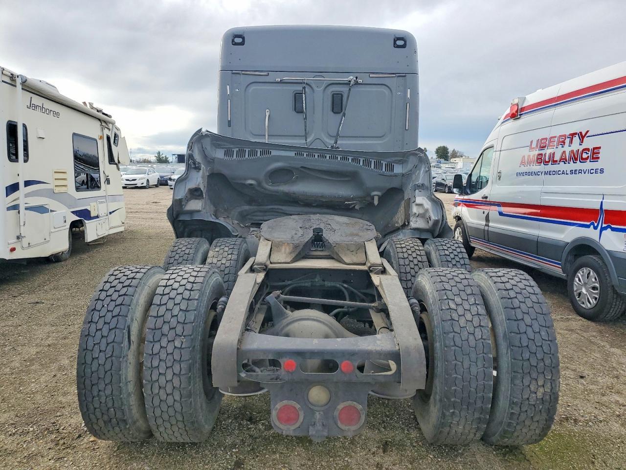 2017 Freightliner Cascadia 125 Semi Truck
