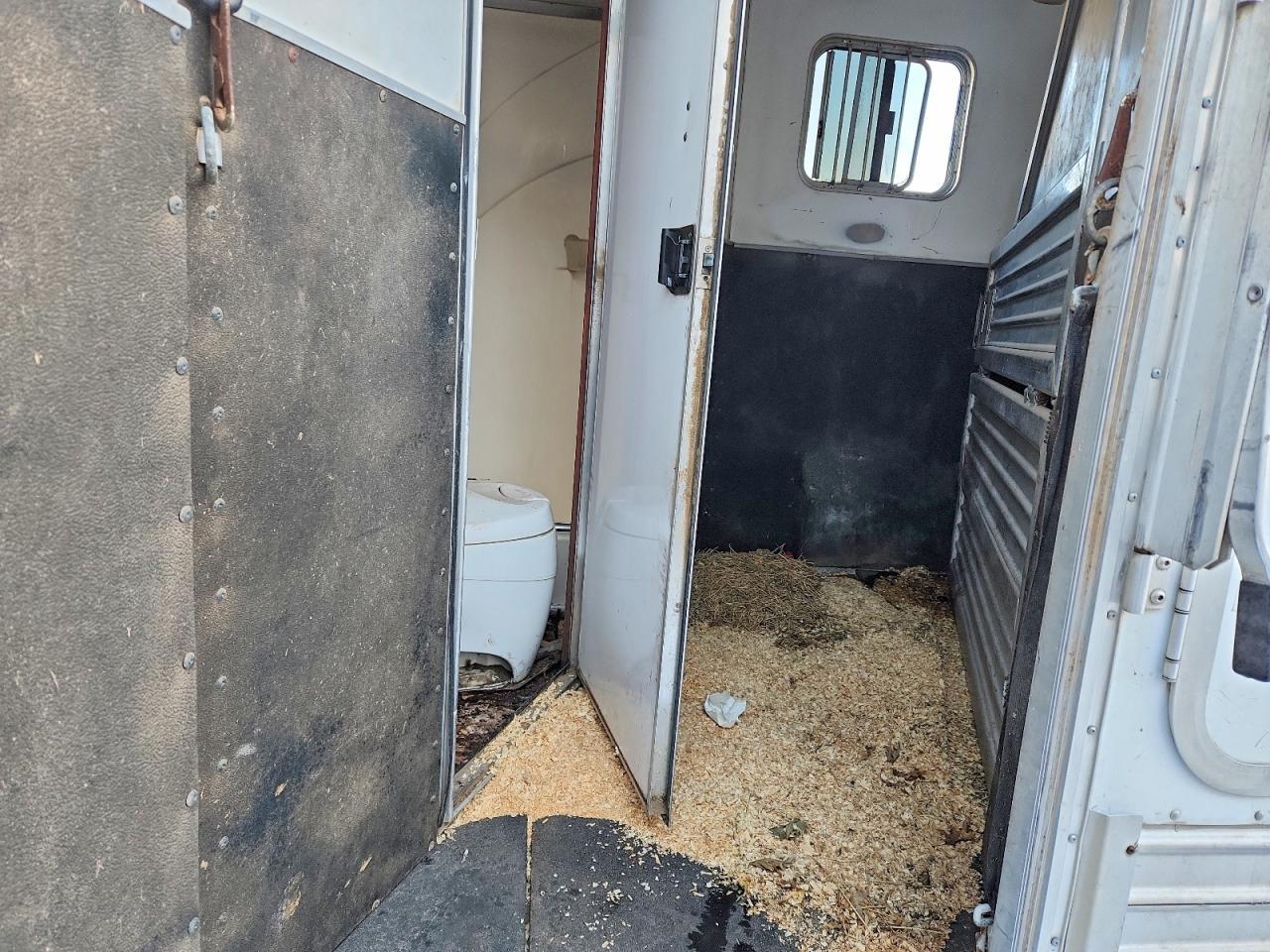 2005 Featherlite Horsetrl