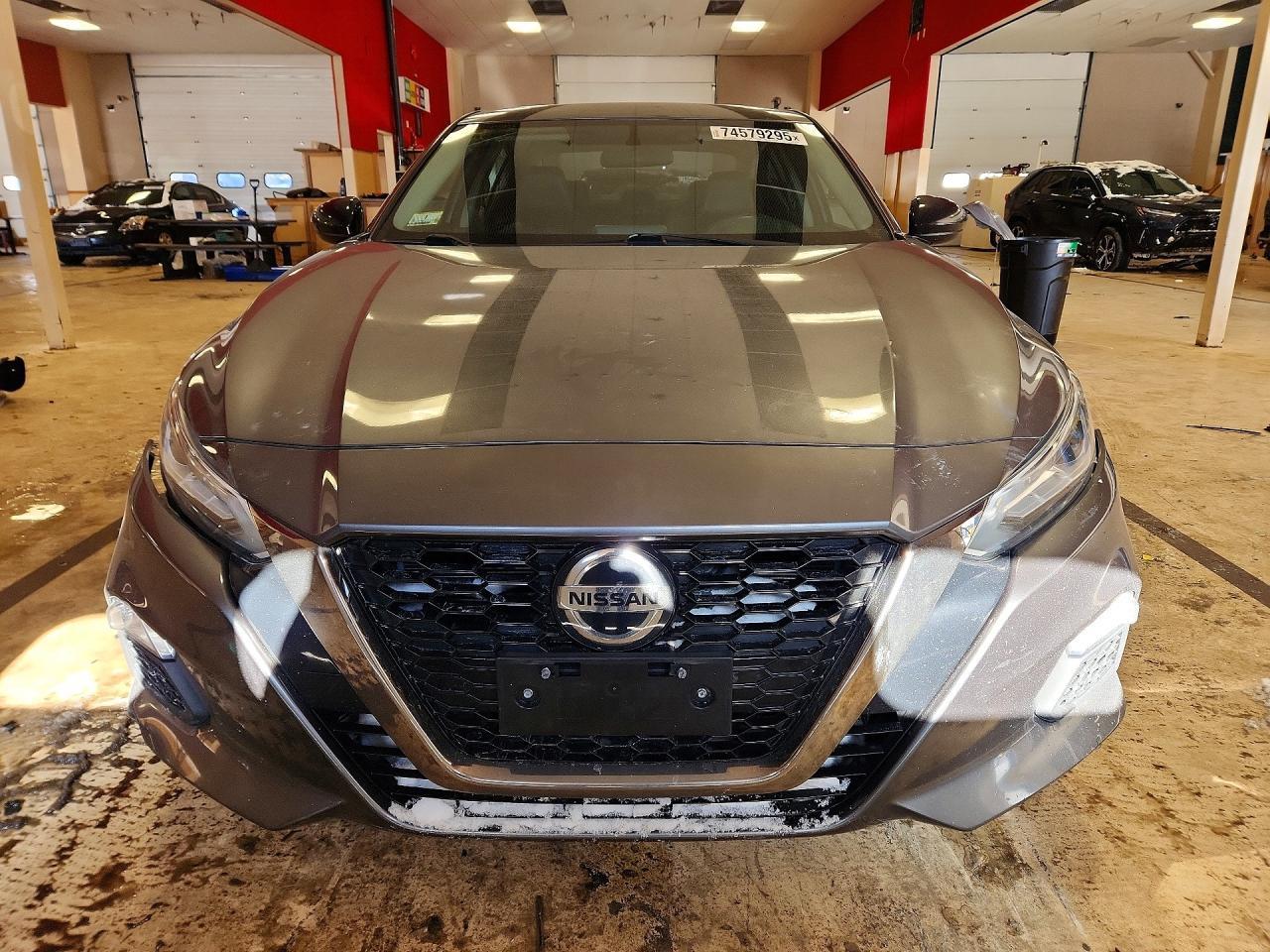 2019 Niss Altima sr