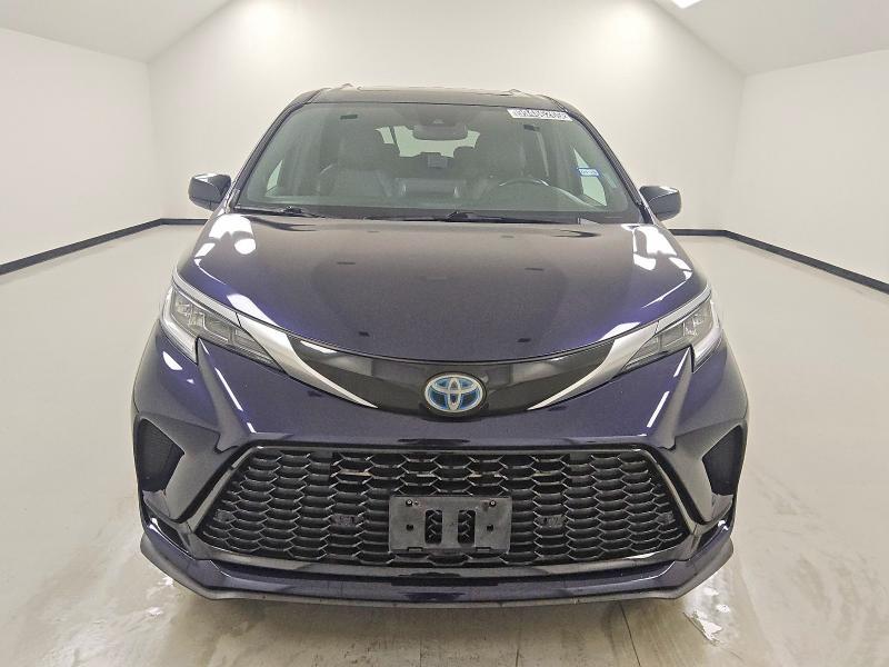 2021 Toyota Sienna xse
